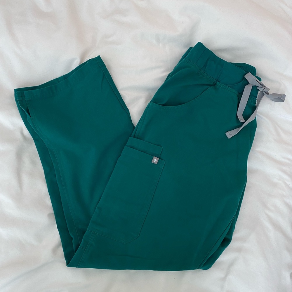 Figs Kade Scrub Pants in Hunter Green